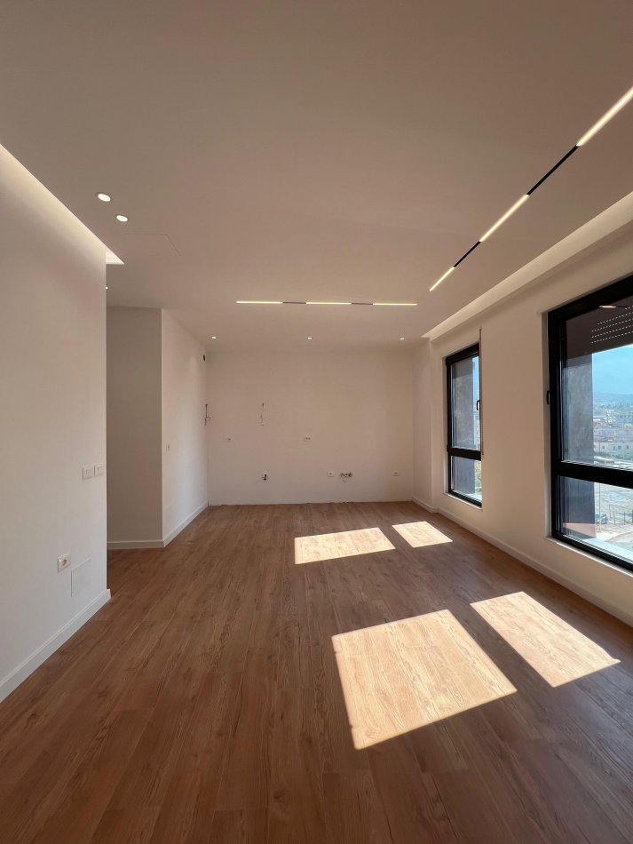 Tirane, shes apartament 2+1+Aneks+Ballkon Kati 3, 103 m² (Porcelan)