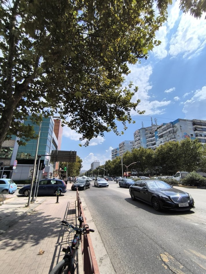 Tirane, shitet apartament 2+1 Kati 1, 67 m² 98.000 € (Rruga Lord Bajron)