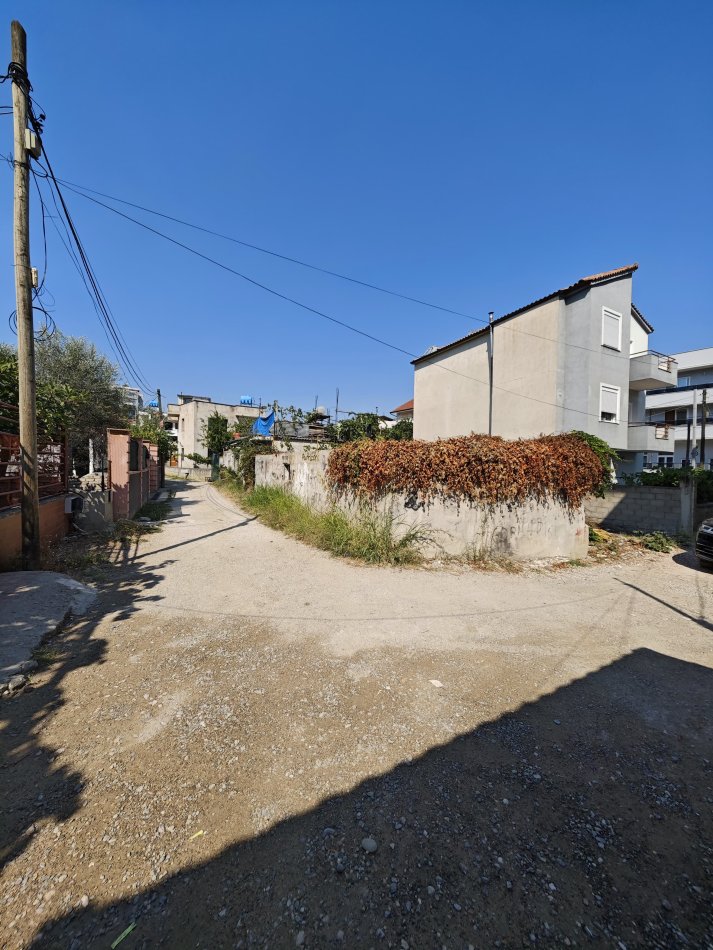 Tirane, shitet toke , 168 m² 45.000 € (RRUGA GRAMOZ PASHKO)