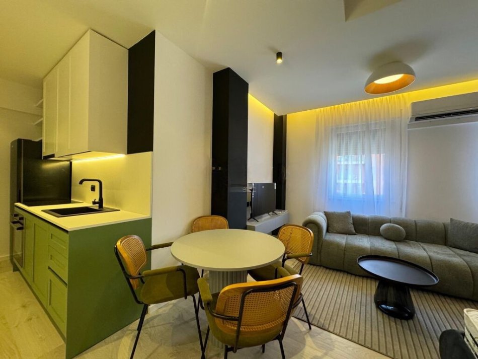 Tirane, shitet garsonier 1+1+Ballkon Kati 5, 38 m² 115.000 € (Komuna e Parisit)