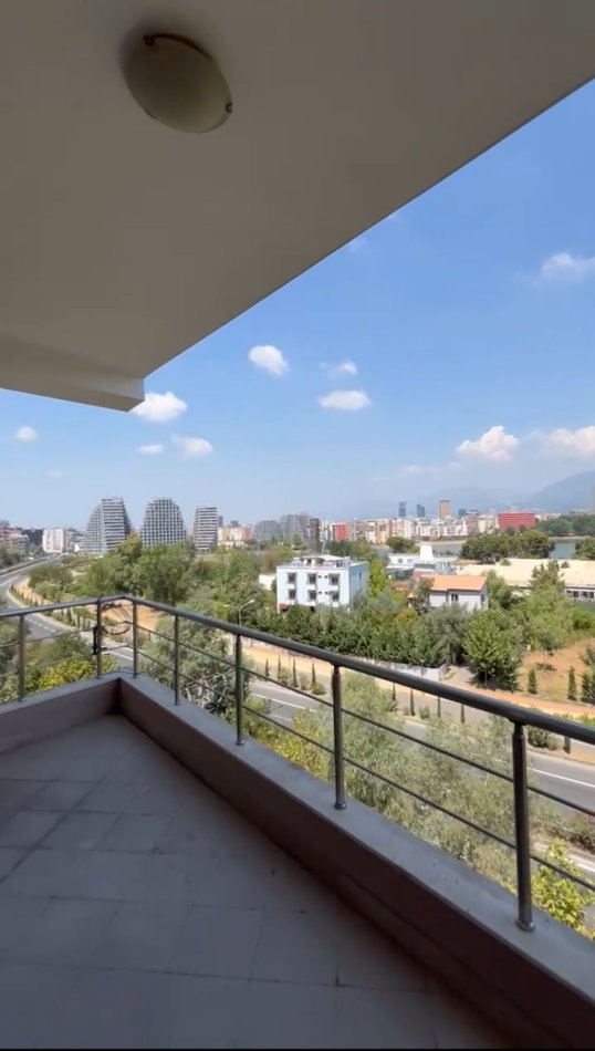 Tirane, shitet apartament 3+1+Ballkon Kati 4, 127 m² 350.000 € (LIQENI I TIRANES)