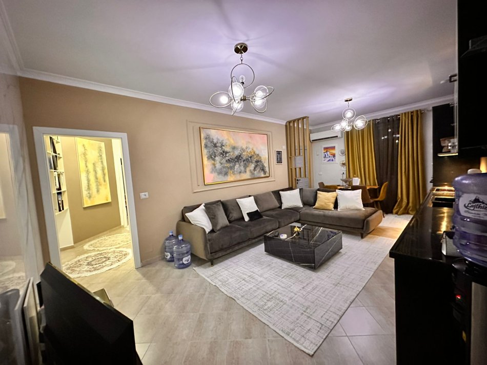Tirane, jepet me qera apartament 2+1+Aneks+Ballkon Kati 3, 100 m² 700 € (KODRA E DIELLIT)