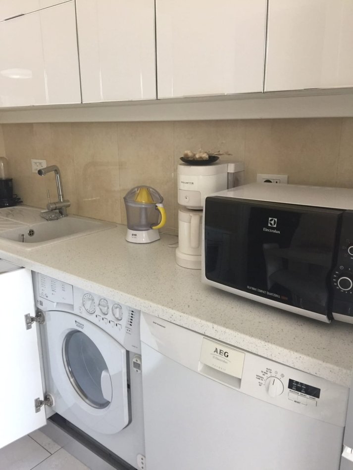 Tirane, Apartament 1+1 me qira Kati 7, 75 m² 700 € (Rruga Bogdaneve)