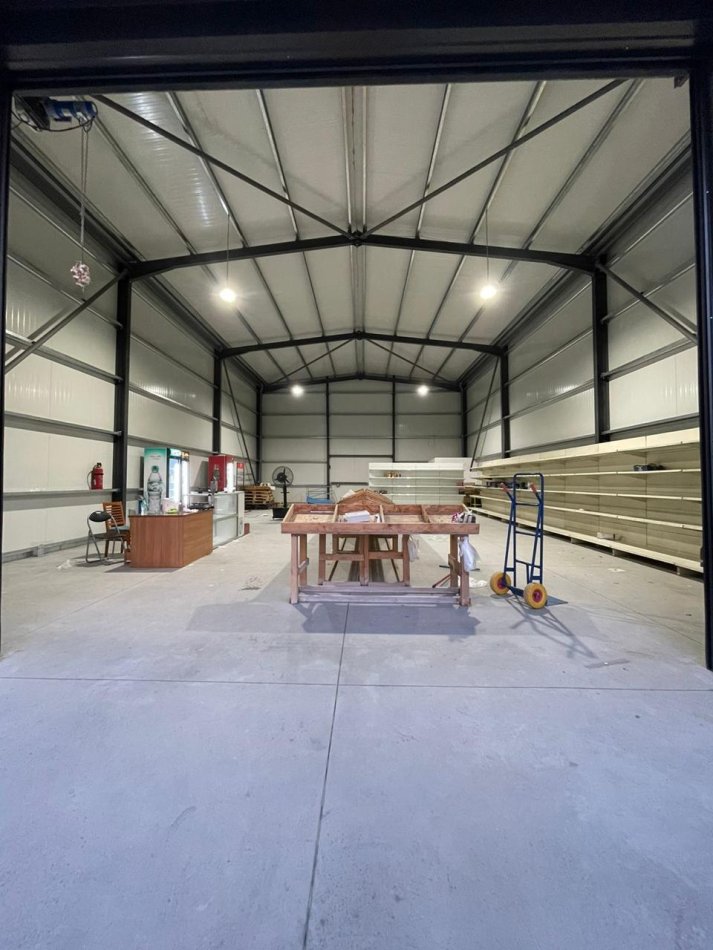 Tirane, jepet me qera magazine Kati 0, 300 m² 1.200 € (KAMEZ)