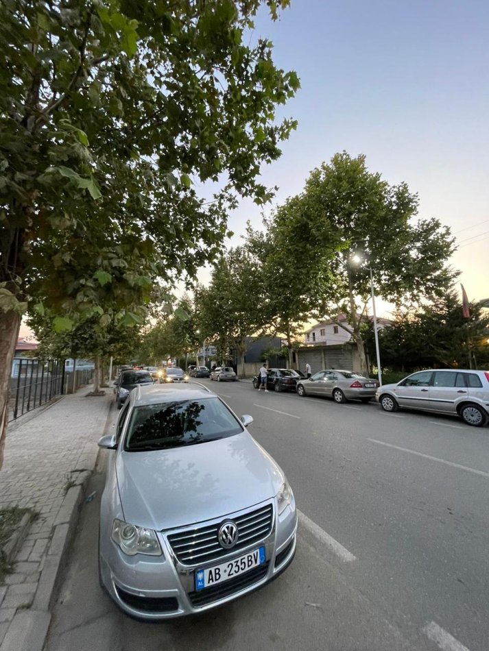 Tirane, jepet me qera magazine Kati 0, 300 m² 1.200 € (KAMEZ)