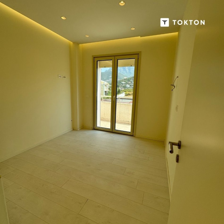 Tirane, shitet apartament 3+1 Kati 5, 146 m² 140.000 Euro (Tufinë) TT 293