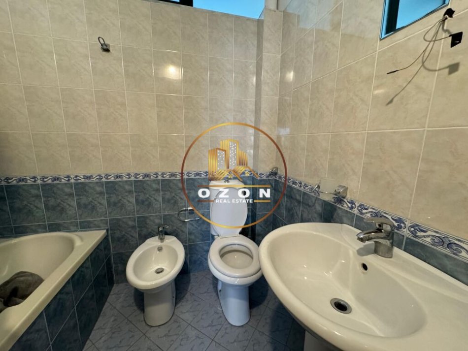 Vilë Me Qera Në Laprakë
