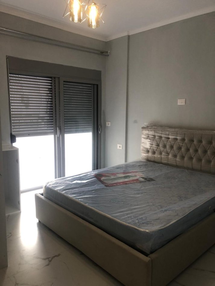 Tirane, Apartament 1+1 me qira Kati 6, 93 m² 600 € (Don Bosko)