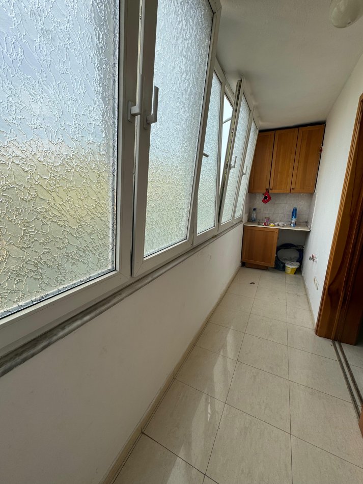 Tirane, jepet me qera apartament 2+1 Kati 3, 100 m² 450 € (Bulevardi i Ri) TT 1387