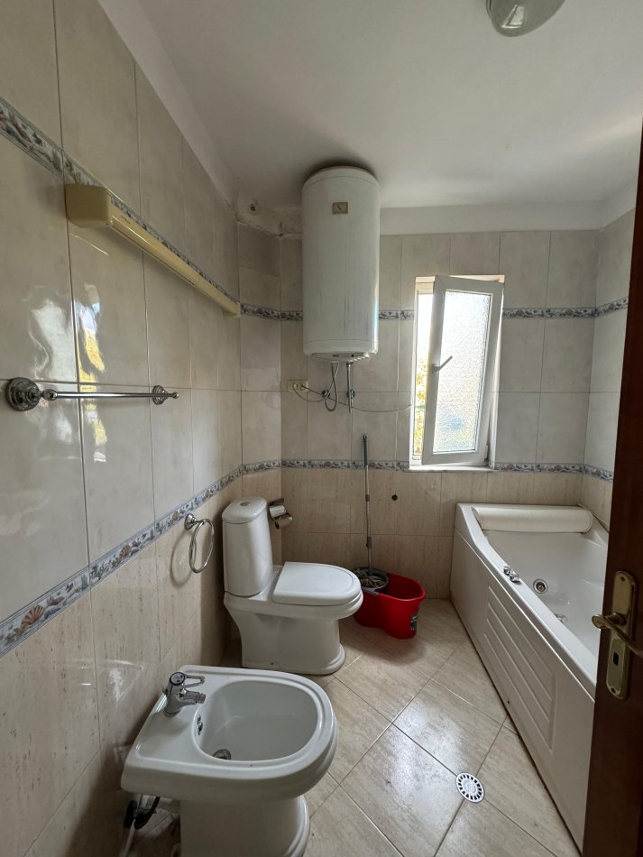 Tirane, jepet me qera apartament 2+1 Kati 3, 100 m² 450 € (Bulevardi i Ri) TT 1387