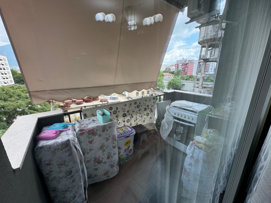 Tirane, shitet apartament 2+1+Ballkon Kati 3, 100 m² 155.000 € (5 Maji)