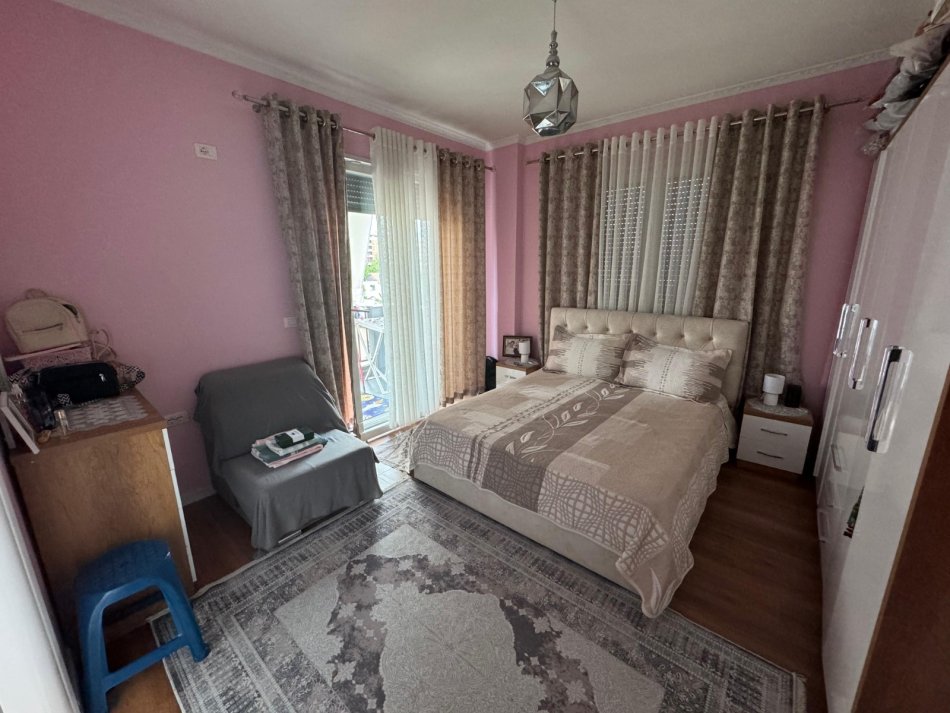 Tirane, shitet apartament 2+1+Ballkon Kati 3, 100 m² 155.000 € (5 Maji)