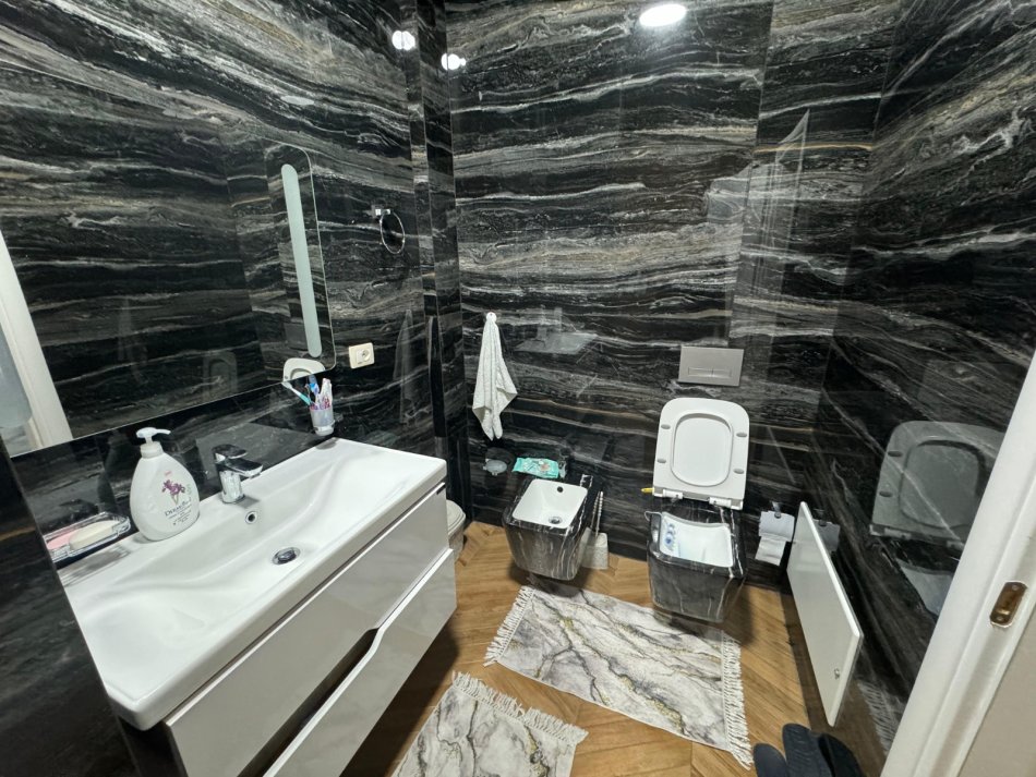 Tirane, shitet apartament 2+1+Ballkon Kati 3, 100 m² 155.000 € (5 Maji)