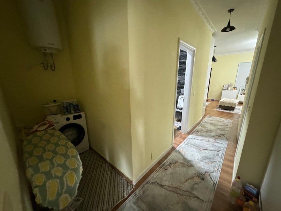 Tirane, shitet apartament 2+1+Ballkon Kati 3, 100 m² 155.000 € (5 Maji)