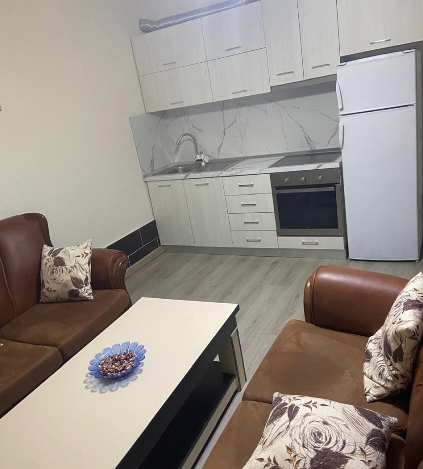 Tirane, jepet me qera shtepi 2+1 Kati 1, 90 m² 450 € (Siri Kodra)