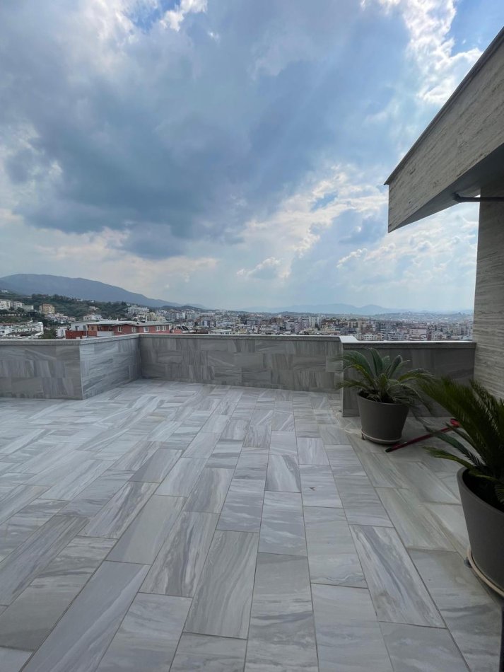 Tirane, shitet apartament Kati 6, 293 m² 700.000 € (Fresku)