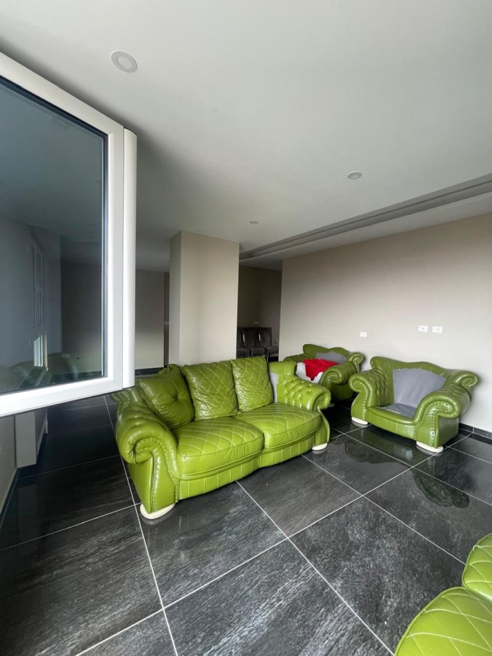 Tirane, shitet apartament Kati 6, 293 m² 700.000 € (Fresku)