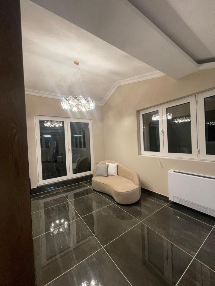 Tirane, shitet apartament Kati 6, 293 m² 700.000 € (Fresku)