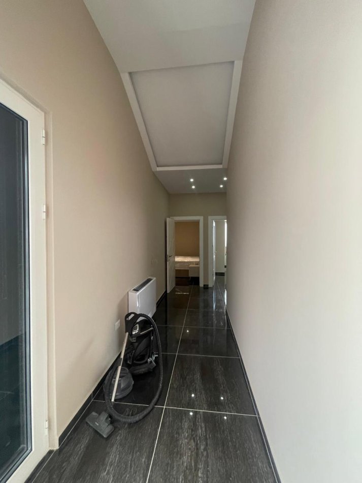 Tirane, shitet apartament Kati 6, 293 m² 700.000 € (Fresku)