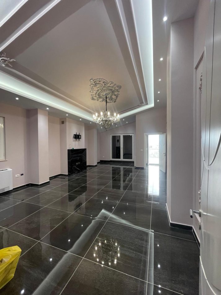 Tirane, shitet apartament Kati 6, 293 m² 700.000 € (Fresku)