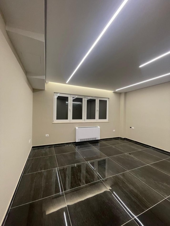 Tirane, shitet apartament Kati 6, 293 m² 700.000 € (Fresku)