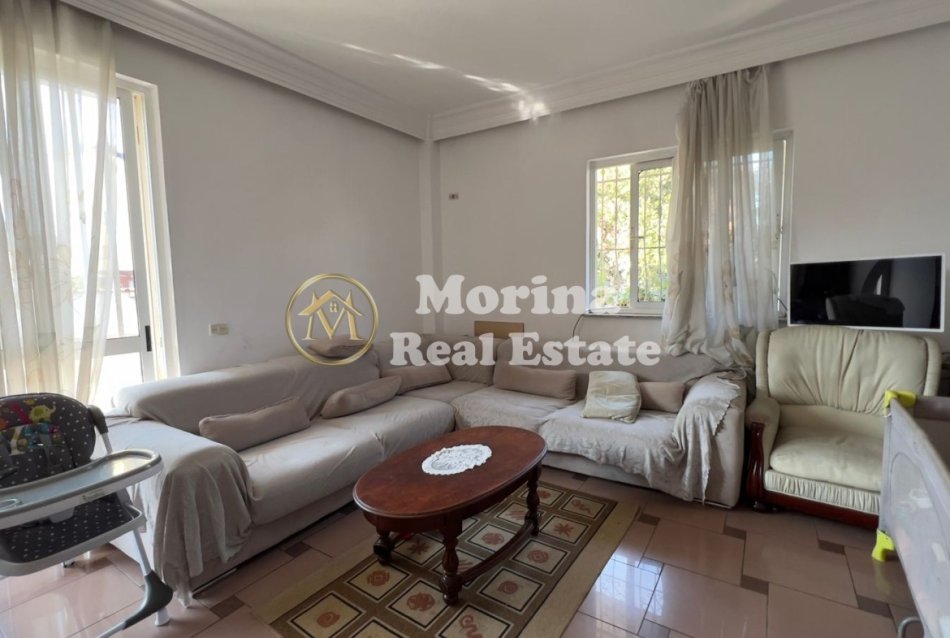 Tirane, jepet me qera Vile 2+1 Kati 1, 120 m² 400 € (Kinostudio)