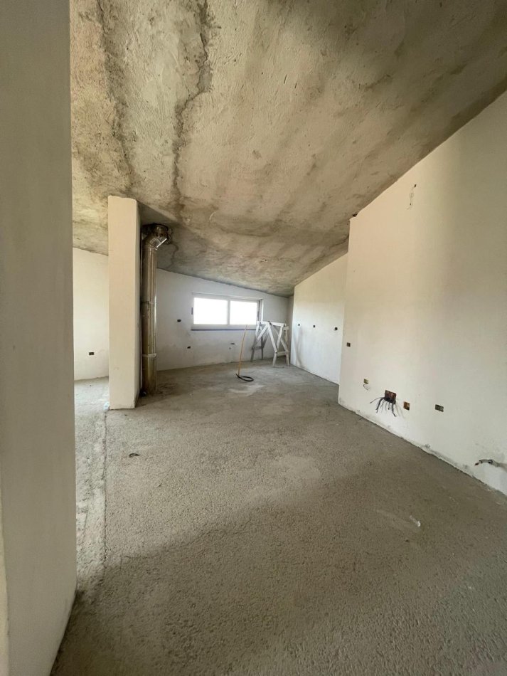 Tirane, shitet apartament 3+1 Kati 6, 127 m² 200.000 € (Fresku)