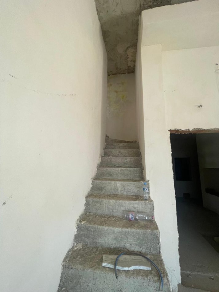 Tirane, shitet apartament 3+1 Kati 6, 127 m² 200.000 € (Fresku)