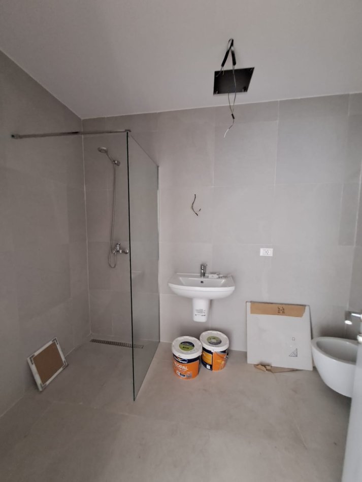 Tirane, jepet me qera apartament 1+1+Ballkon , 82 m² 700 € (LIQENI I TIRANES, RRUGA KOSOVAREVE)
