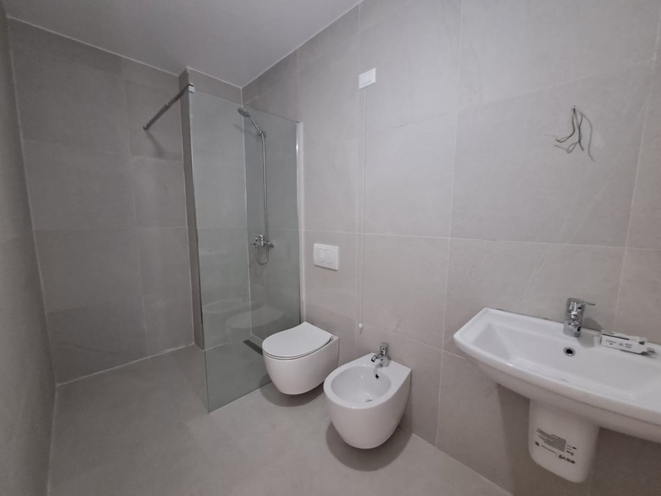 Tirane, jepet me qera apartament 2+1+Ballkon , 134 m² 1.100 € (LAKE VIEW RESIDENCE, LIQENI I TIRANES)