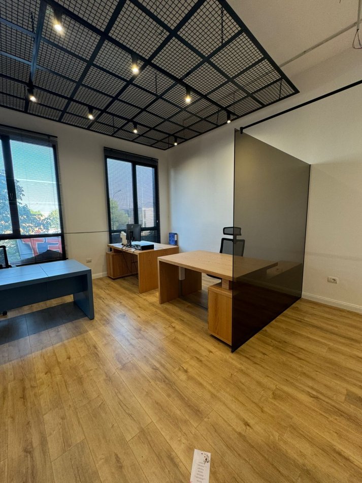 Tirane, shitet ambjent biznesi Kati 1, 42 m² 120.000 € (Rruga Kongresi i Manastirit)
