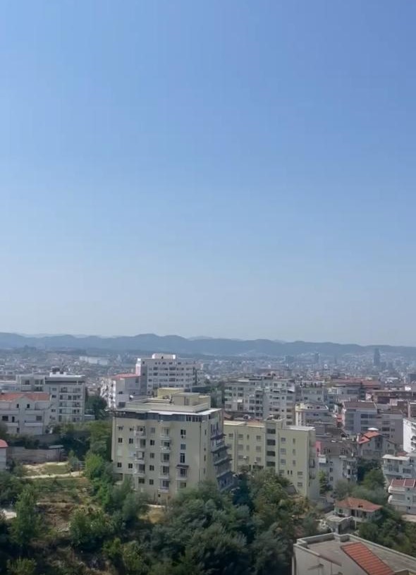 Tirane, shitet apartament 6+2 Kati 6, 442 m² 400.000 € (Fresku)