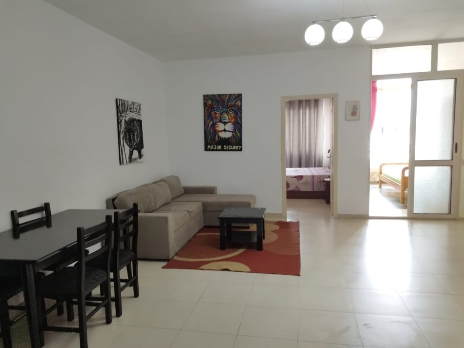 Tirane, jepet me qera apartament 2+1 Kati 8, 75 m² 380 € (Rruga Rexhep Shala)