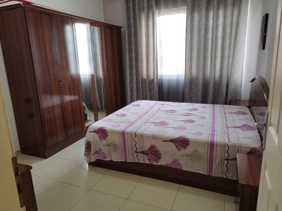 Tirane, jepet me qera apartament 2+1 Kati 8, 75 m² 380 € (Rruga Rexhep Shala)