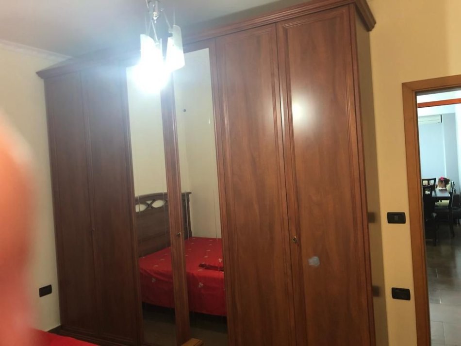 Tirane, jepet me qera apartament 2+1 Kati 5, 90 m² 600 € (Rruga E Dibres)