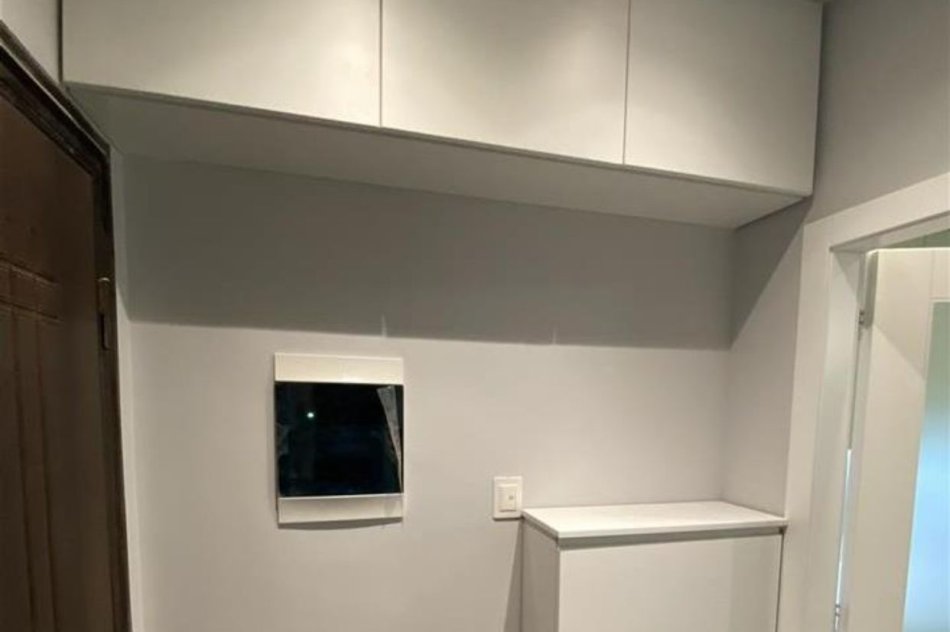 Tirane, jepet me qera apartament 2+1+Ballkon Kati 7, 87 m² 600 € (Rruga e Elbasanit)