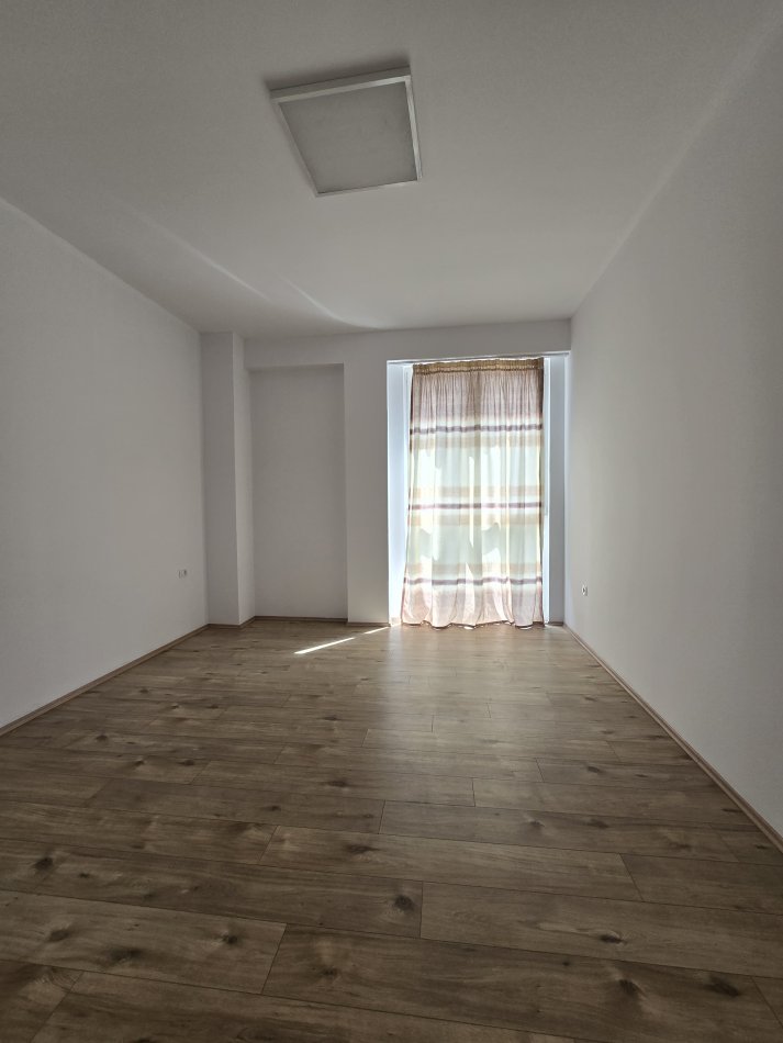 Tirane, jepet me qera zyre Kati 3, 91 m² 700 € (Rruga e Kavajës Tiranë,Shqipëria)