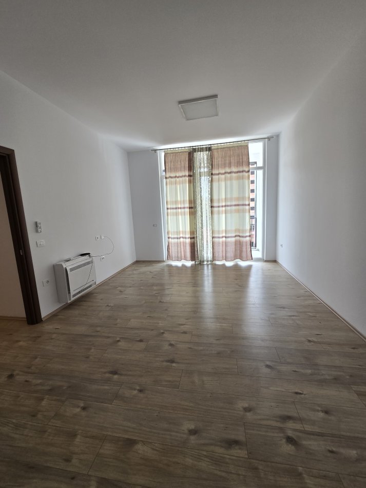 Tirane, jepet me qera zyre Kati 3, 91 m² 700 € (Rruga e Kavajës Tiranë,Shqipëria)