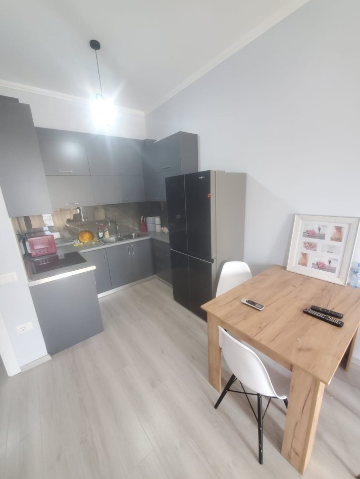 Tirane, jepet me qera apartament 1+1 Kati 7, 60 m² 500 €