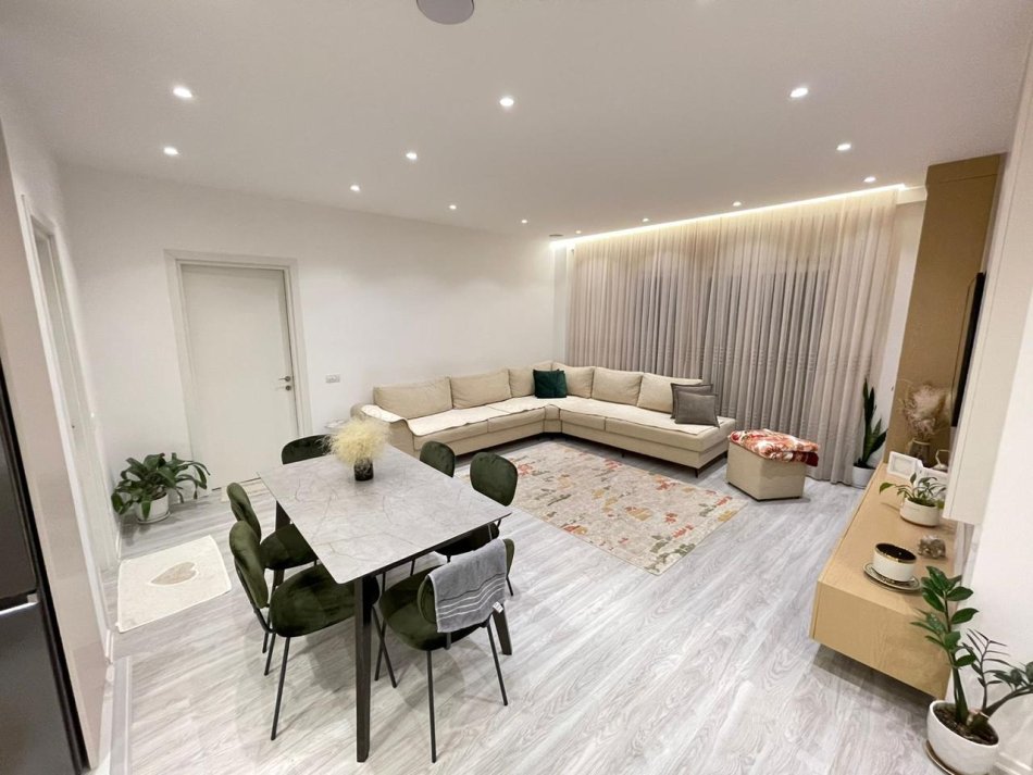 Tirane, jepet me qera apartament 2+1 Kati 3, 800 €