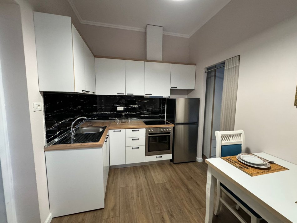 Tirane, shitet 1+1 Kati 1, 99.000 € (RRUGA E DURRESIT)