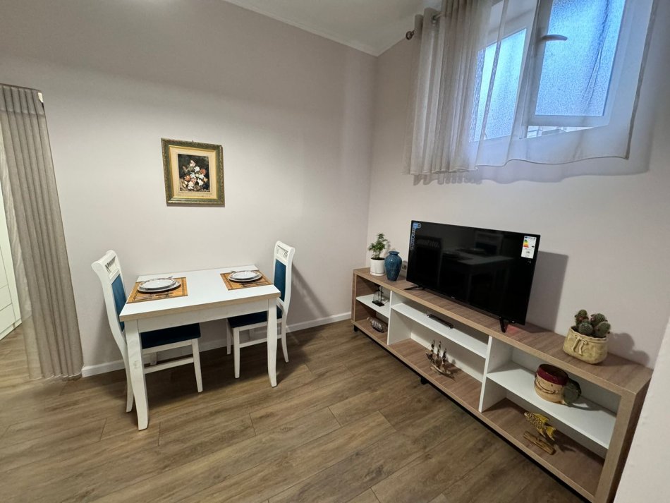 Tirane, shitet 1+1 Kati 1, 99.000 € (RRUGA E DURRESIT)