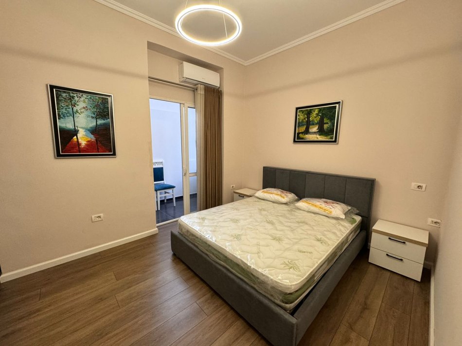 Tirane, shitet 1+1 Kati 1, 99.000 € (RRUGA E DURRESIT)