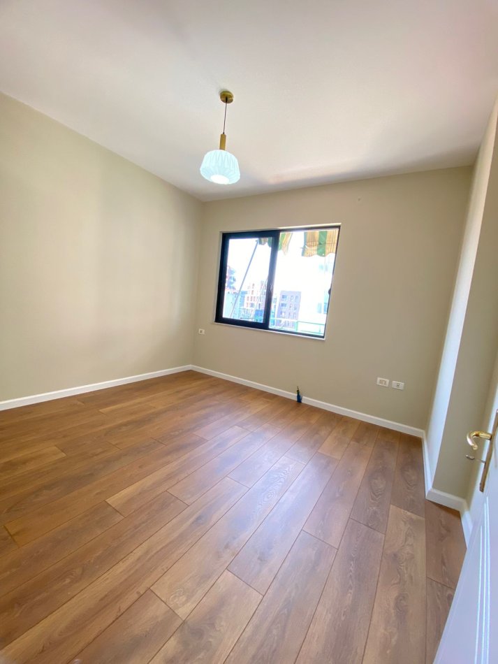 Tirane, Apartament 2+1 per shitje Kati 5, 90 m² 185.000 € (Rruga Saraceve)