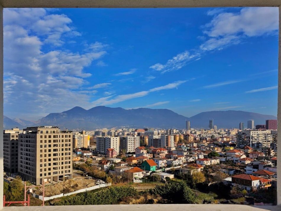 Tirane, shitet apartament 3+1+Ballkon Kati 10, 136 m² 205.000 € (Ish Fusha e Aviacionit)