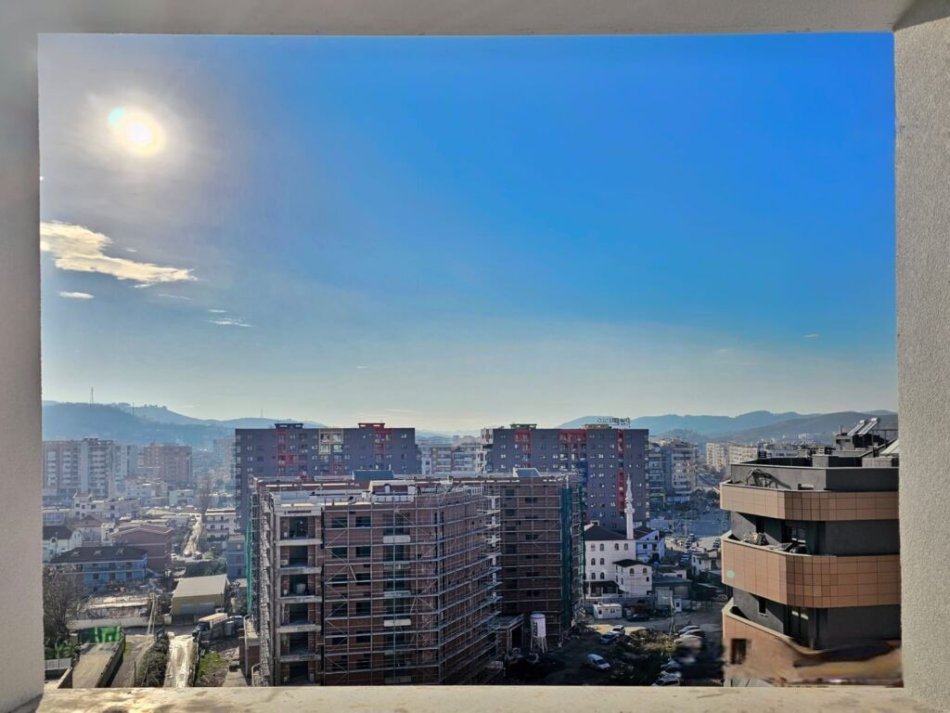 Tirane, shitet apartament 3+1+Ballkon Kati 10, 136 m² 205.000 € (Ish Fusha e Aviacionit)