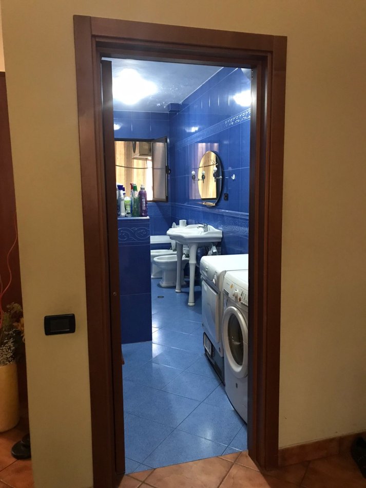 Tirane,Apartament 3+1 me qira  Kati 6, 160 m² 970 € ( Qendra Kristal )