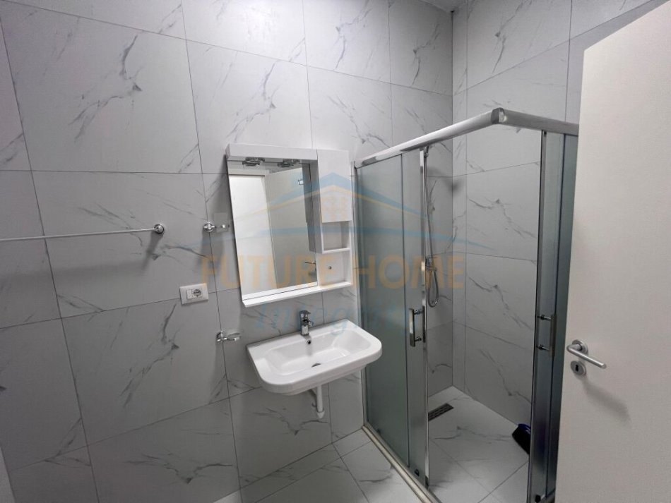 Tirane, jepet me qera apartament 2+1 Kati 5, 93 m² 450 € (ALI DEM KOMPLEKSI MANGALEM)