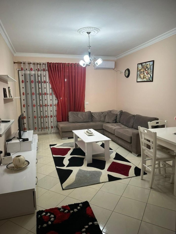 Tirane, Apartament 1+1 Kati 2, 73 m² 30 000 ALL ( Fresk)