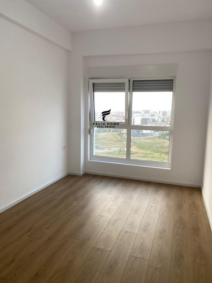 Tirane, jepet me qera apartament 1+1 Kati 7, 65 m² 300 € (ALI DEMI)